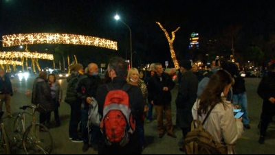 Aleanca për Mbrojtjen e Teatrit protestë para Ministrisë së Brendshme/ Edmond Budina: Duhet t’i themi ndal dhunes së policisë së pushtetit