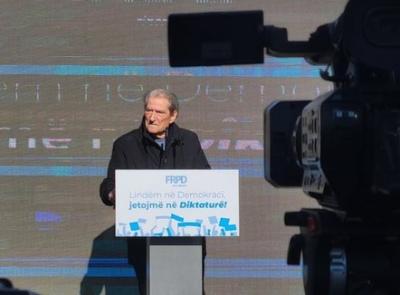 Berisha kujton takimin e Azem Hajdarit me Alinë: ‘Nuk po protestojmë për një gotë çaj, po protestojmë për fatet e lirisë’