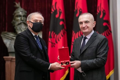 “Drejtues artistik i projekteve muzikore”, Meta dekoron titullin “Mjeshtër i madh” dirigjentin e njohur elbasanas, Blerim Narazani