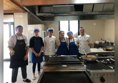 Kryemadhi takim me të rinjtë: Të ulim taksat për bizneset që të punësojnë rininë