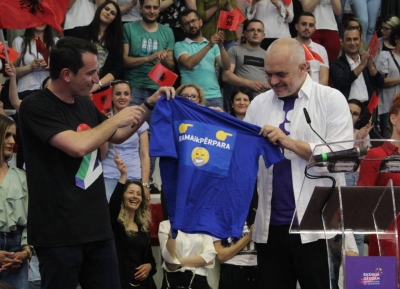 Ish-deputeti i përgjigjet ashpër kërcënimeve të Ramës: O klloun diktatoruc, je i tmeruar dhe …