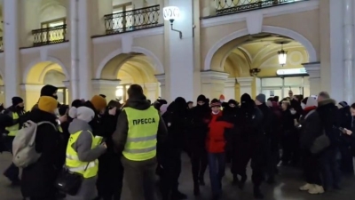 Protesta në Rusi kundër pushtimit të Ukrainës, të paktën 705 të arrestuar