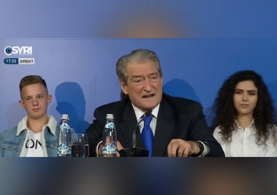 Berisha përlotet në Tropojë: Jam i bekuar që linda dhe u rrita në Malësinë e Gjakovës