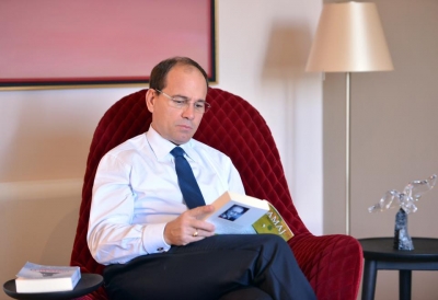 “Dy modele dhe dy alternativa”/ Ish-Presidenti Nishani i përgjigjet kryeministrit Rama përmes dy fotove