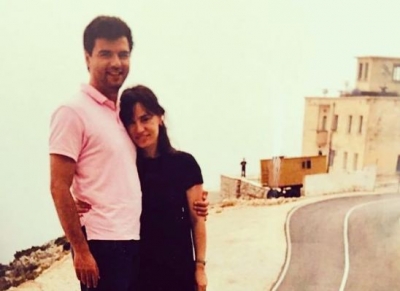 Bashkëshortja e Bashës publikon foton e disa viteve më parë! Ja si dukej kreu i Partisë Demokratike