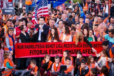 Banoret e Unazes shpallin mbeshtetjen per Lulzim Bashen