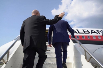 Kryeministri i vendit më të varfër në Europë, Edi Rama me avion personal