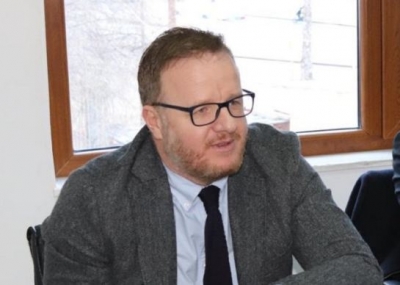 Agron Tare pasi punoi "mirë" në portin Durrësit bën çudira si zv/ministër