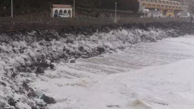 Dallgët nxjerrin në brigjet franceze kokainën me vlerë 60 milionë euro