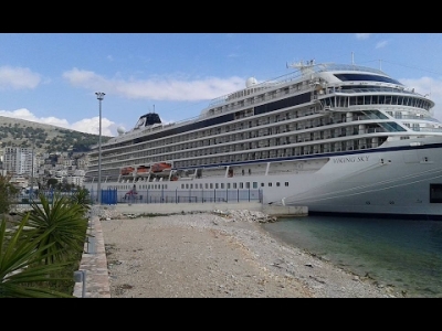 Krocera me turistë mbërrin në Sarandë,  Rama &#039;e largon&#039; sa hap e mbyll sytë..