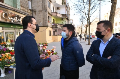 “Situata është e vështirë, nuk kemi nga të shkojmë”, Basha me bizneset e qytetarët në Njësinë 3: Më 25 prill duhet të bashkohen të gjithë për të sjellë ndryshimin