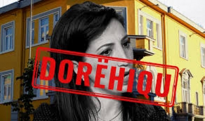 “Fëmijët në protestë, për psikolog”/ Lëvizja Për Universitetin: Katër arsyet për largimin e ministres së Arsimit