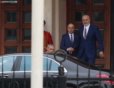 Nuk i shërbeu dot Ramës në Parlament, presidenti Begaj njofton ta kryejë &#039;shërbimin&#039; nga oborri presidencës