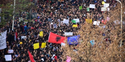 Studentët shqiptarë në Maqedoni: Mbështesim protestat