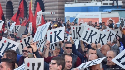 Nëse Rama ndryshon Kushtetutën, opozitës dhe popullit nuk i mbetet gjë tjetër veçse të dalë në Bulevard, me maska apo pa maska!