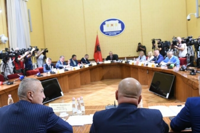 Përse Presidenti e fitoi betejën me komisionin e Ramës?