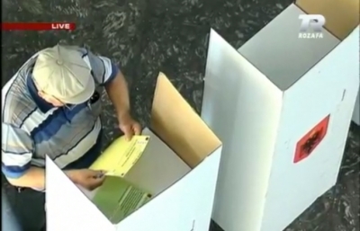 Ndodh edhe kjo/ Fletët e votimit sillen privatisht nga Sllovenia e çohen në Shkodër