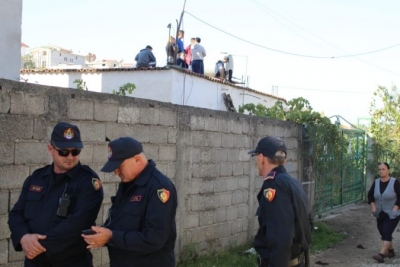 Policia e FNSH “blindojnë” Shkozën, IKMT në aksion për prishjen e ndërtesave, priten përplasje të forta