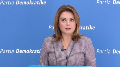 Thirrja e ish deputetes: Çohuni shqiptarë, qeveria e bandave filloi të shtetëzojë pronën private!