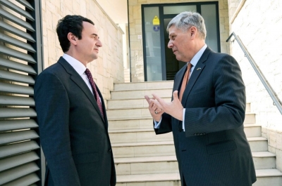 Dialogu me Serbinë, Albin Kurti takon ambasadorin e SHBA Kosnett