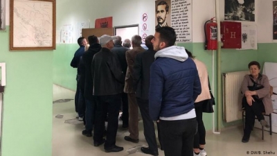 DW: Zgjedhjet në Kosovë po monitorohen nga mijëra vëzhgues