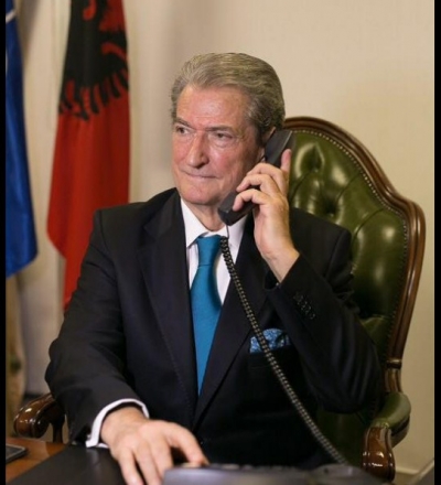 Superskandal!/ Lal Plehu helmon të varfrit me ushqimet e skaduar!