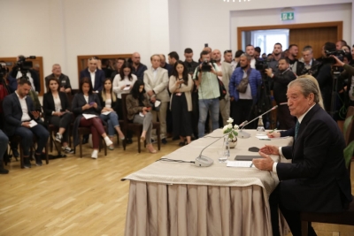 “A do e dorëzosh mandatin dhe të dalësh nga politika? Berisha jep përgjigjen epike dhe mbyll konferencën me brohoritje