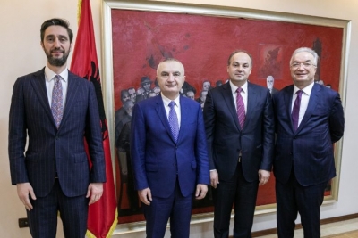 Meta pret Enver Hoxhajn në Tiranë: Kosovën dhe shqiptarinë i presin sfida të reja në vitin e ri, të jemi në unitet