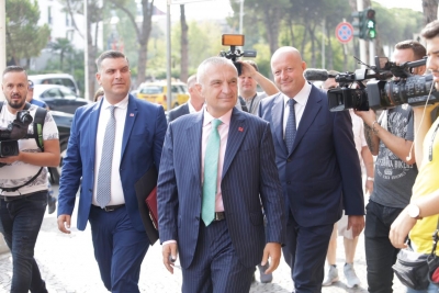 A kishte Presidenti Meta konflikt interesi në shtyrjen e 30 qershorit? Reagon zëdhënësi