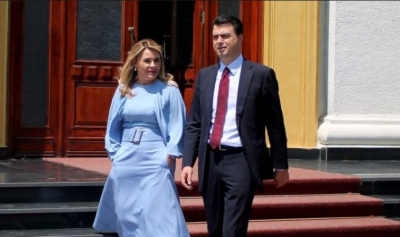 Basha pret Idrizin dhe Kryemadhin në selinë blu