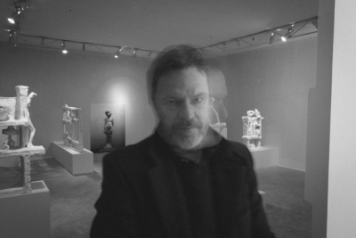 Vdekja e skulptorit/Analisti ‘thumbon’ Ramën: Më mirë të heshtni