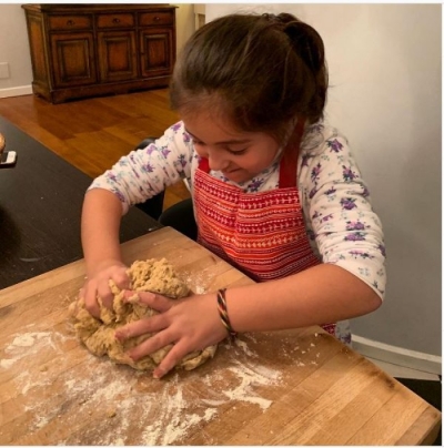 Bashkëshortja e liderit të PD tregon se kush e ndihmon për ushqimin