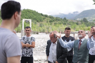 Basha nga Zall Bastari: Do të ulim çmimin e naftës për fermerët. Fund braktisjes së banorëve në fshat