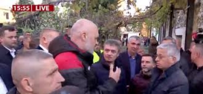 Qeveria dhe shtabi i emergjencave jashtë loje/ Ish-Prefekti: E pafalshme që ka banorë që kërkojnë ndihmë dhe askush nuk i kontakton