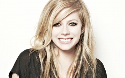 Avril Lavigne rikthehet me album të ri në tregun muzikor