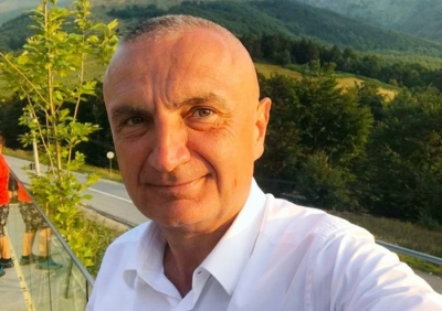 'Rikthim në Përrallë', ja nga ku na përshëndet presidenti Ilir Meta