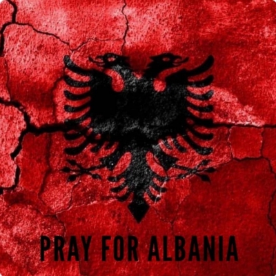 28 Nëntori/ Kryemadhi: Të lutemi për Shqipërinë dhe flamurin