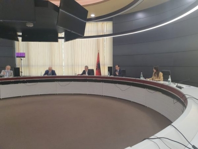 Pesë orë debate, përfundon pa konsensus mbledhja e Këshillit Politik. Gjiknuri braktis mbledhjen