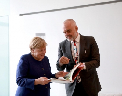 Rama nuk bën as për drejtor galerie