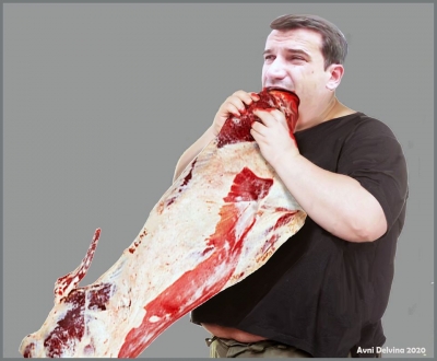 Godet perseri artisti Avni Delvina: "Njeriu me zorrë të shpuar"