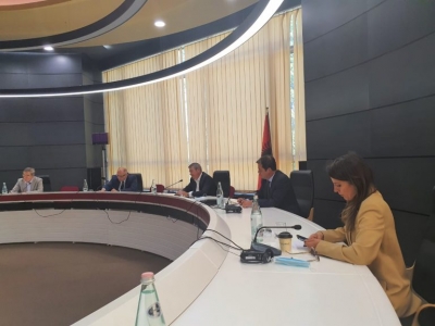 ‘Tym i bardhë’ nga tryeza e reformës zgjedhore, opozitë-maxhorancë bien dakord për periudhat zgjedhore. Presidenti mund të…