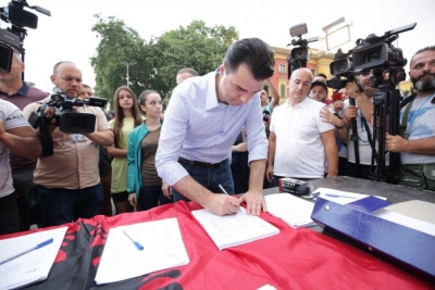 Peticioni për rindërtimin e Teatrit Kombëtar firmoset edhe nga Lulzim Basha