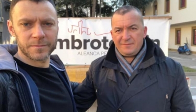 ‘Vrau frikën’/ Njihuni me njeriun që hodhi i pari në erë, bustin e Enver Hoxhës…