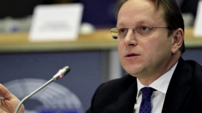 Flet sërish komisioneri i zgjerimit: Reformë zgjedhore me marrëveshje të të gjitha palëve