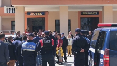 250 punonjës fasonerie protestojnë në Vlorë, kërkojnë pagën e luftës