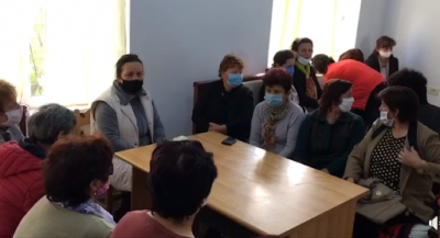 Gratë naftëtare refuzojnë Ramën: Nuk ndërpresim grevën e urisë, hajde na jep zgjidhjen një herë …