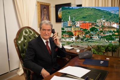 Peqin, denoncohet drejtori i hipotekës që kërkon rryshfet!