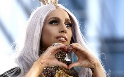 Koronavirusi, Lady Gaga: Zemra ime ështe me mjekët