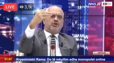 Rama reklamon me arrogancë simbolin komunist