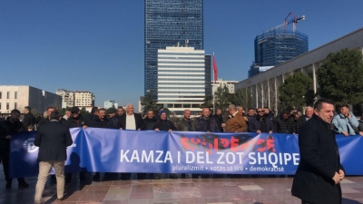 ‘Shqipërisë do i dalim zot’/ Nis grumbullimi, pritet një prani rekord